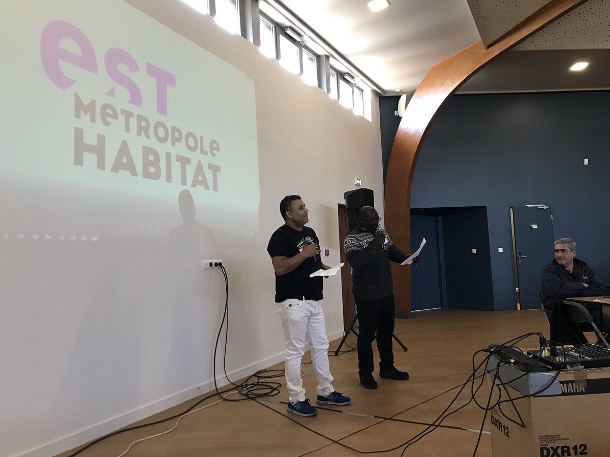 BabXR's tweet photo. Grosse ambiance au 1er #ClubRI @EstMetropoleHab! Au menu (retenu par les membres du club): créer et animer une dynamique d’équipe, gérer les situations de conflits, zoom sur les animaux dangereux @VetDispensaire et reportage de nos envoyés spéciaux au ClubRS! https://t.co/4LqDHgcuOM