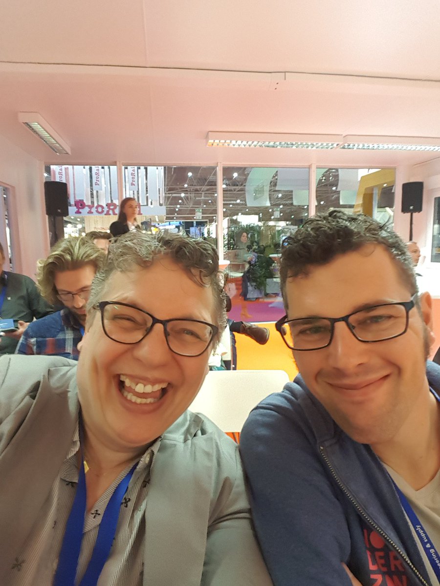 RenyBlom's tweet photo. Samen met @bramspoort geen Brammetje doen tijdens een workshop op de #railtech2019 beurs over Bouwwerk informatie model, en station Assen https://t.co/vueIxLWvzT