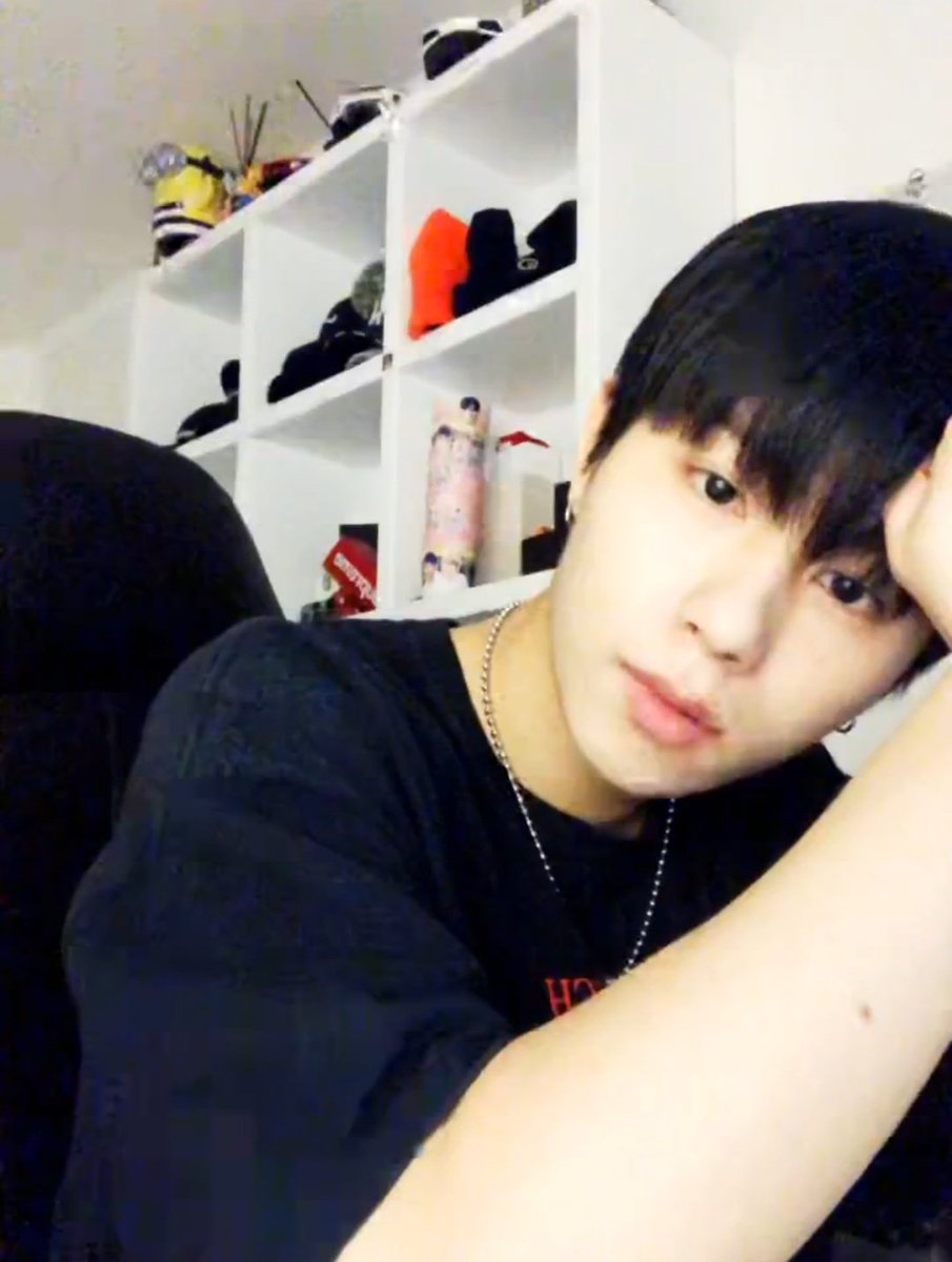 intoyujiahn's tweet photo. i never understand half of what jiahn says but i could spend the whole day admiring him and listening to him talk https://t.co/DQvBtFAbao