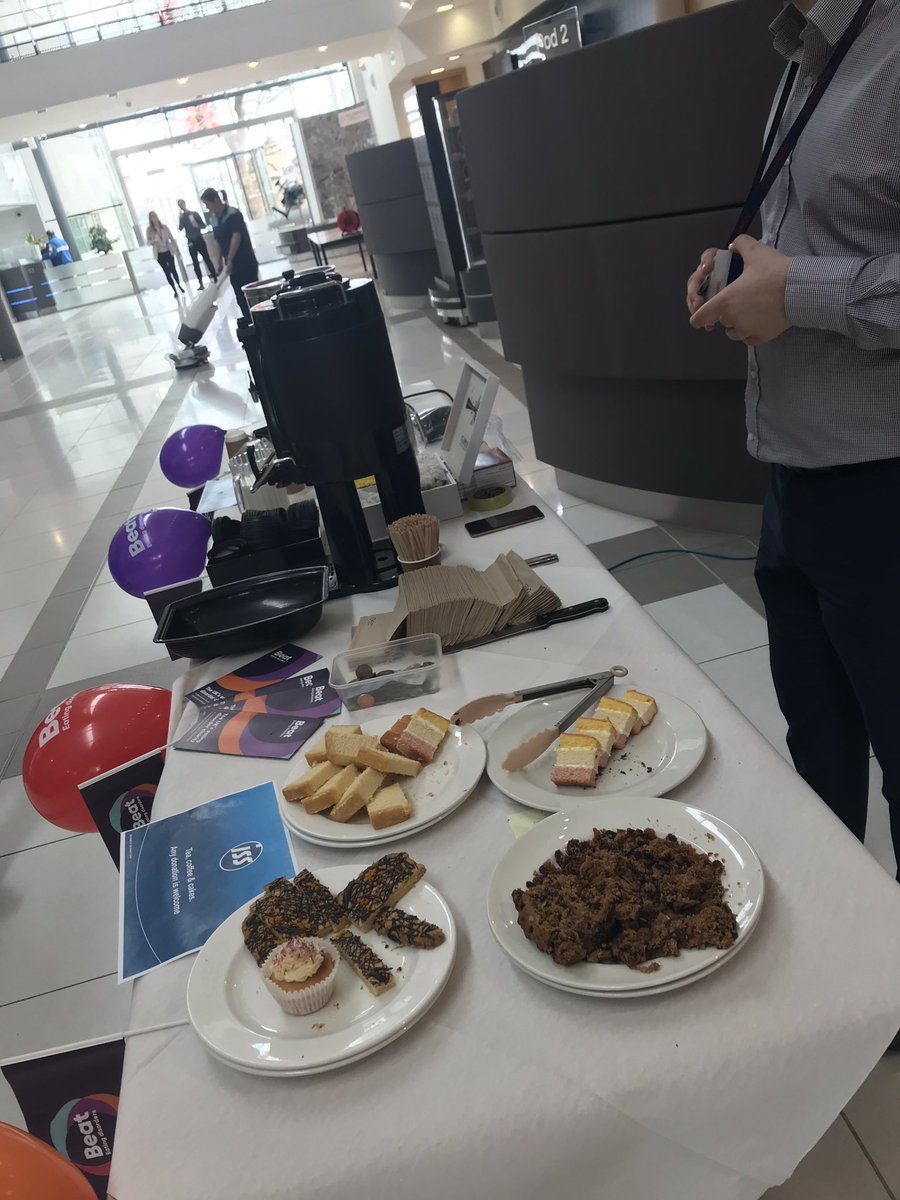 vnorman1's tweet photo. Oil and his cakes @UK_ISSLeonardo https://t.co/ftmqYcX2Uh