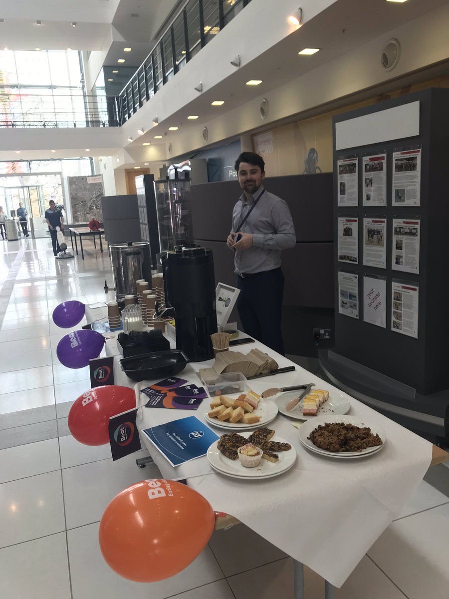 vnorman1's tweet photo. Oil and his cakes @UK_ISSLeonardo https://t.co/ftmqYcX2Uh