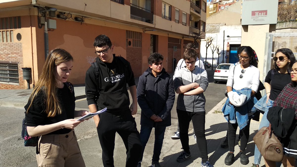 elsplanells's tweet photo. Comencem  la jornada a Tarraco amb la visita al teatre romà i les explicacions de la Bruna i la Núria @MNATTGN @Tarraco_Viva #discimusetludimus #batxi https://t.co/JQRkBoewSO