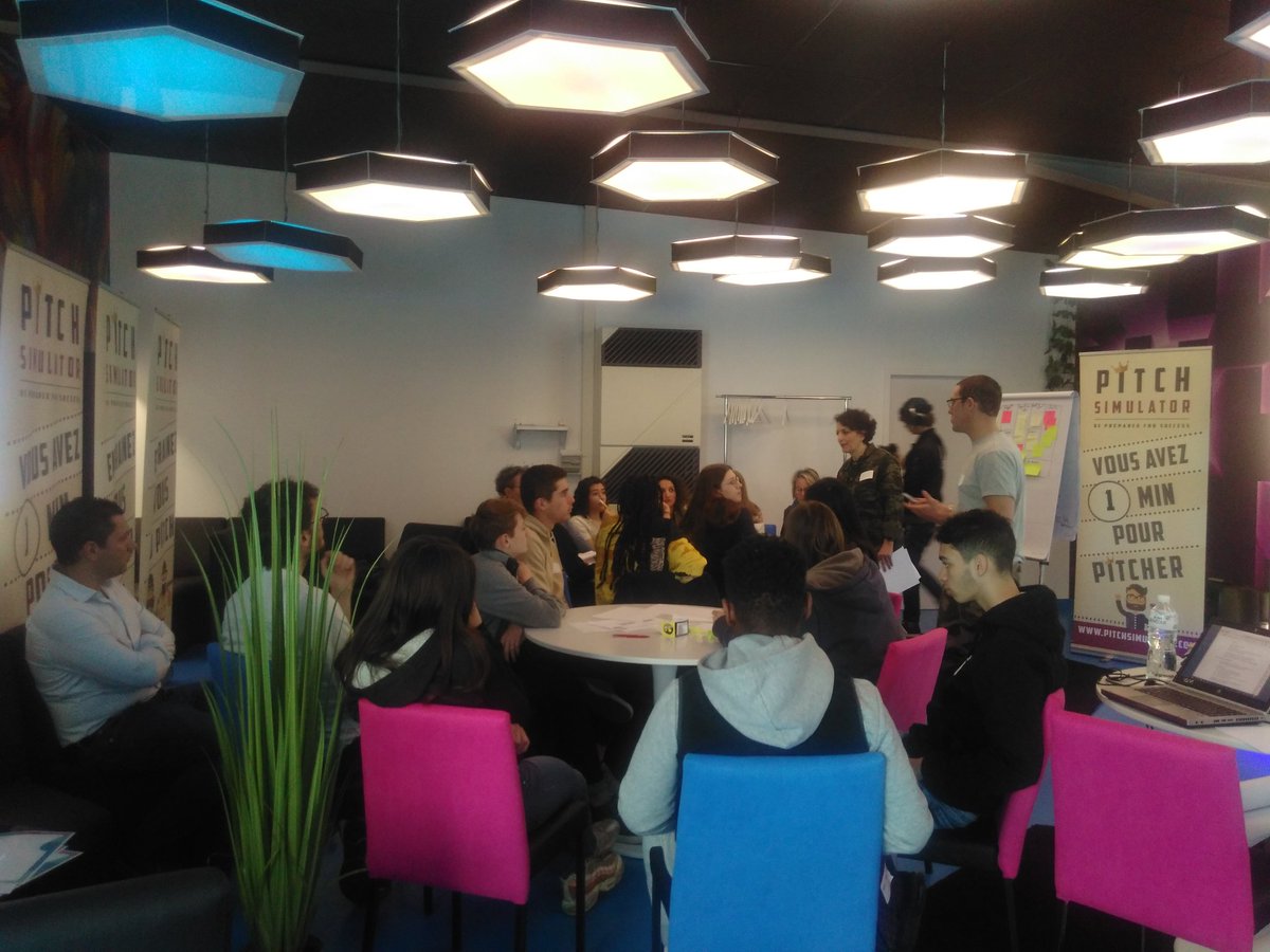 epaAura's tweet photo. Formation au pitch par @PitchSimulator pour les Mini-Entrepreneurs du Lycée Madame de Staël de Saint Julien en Genevois, les jeunes de la mission locale et J.5 d'Annemasse. Un grand merci à @Citelab74 #creaenscene https://t.co/EaoEjtYO1S