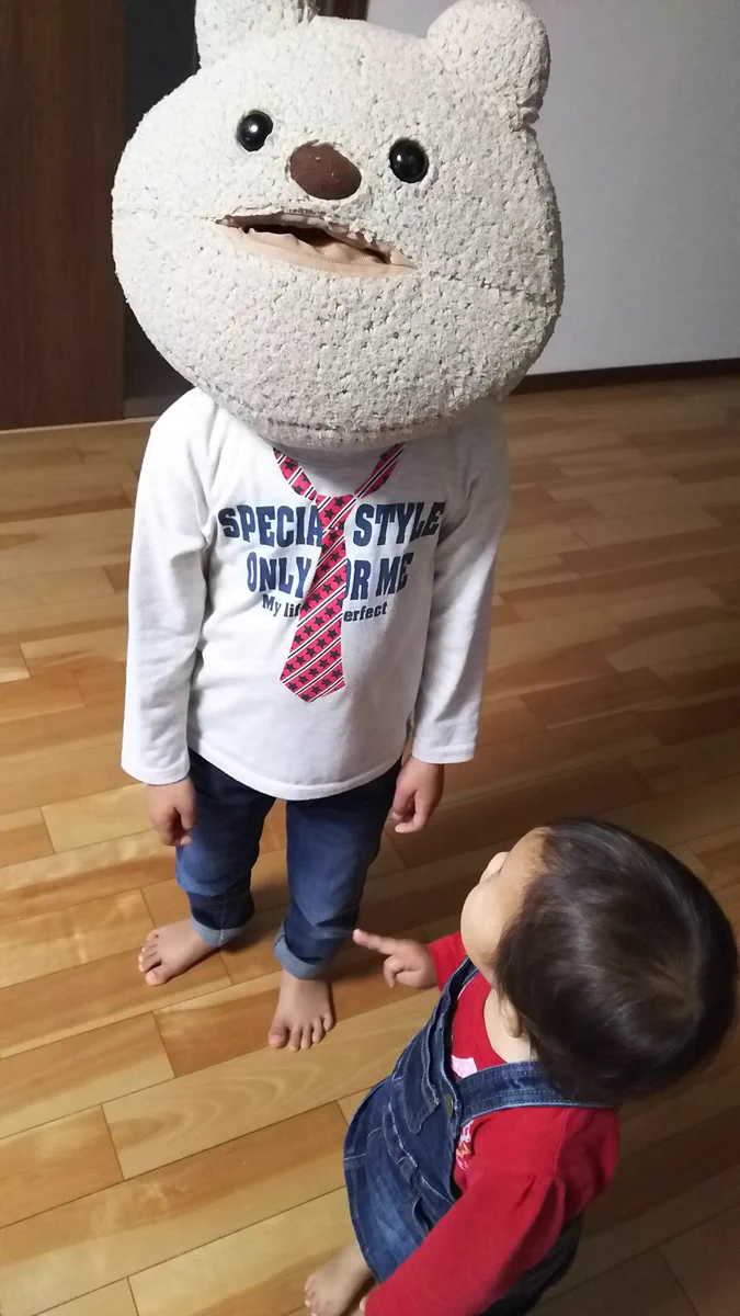 ティッシュの入れ物を被った息子ｗｗｗ子供って被り物好きだよね～