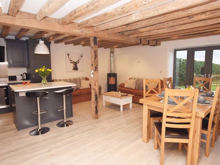 Set on a working farm, and with walks a plenty right on your doorstep, this beautiful barn conversion makes the best dog-friendly retreat 🐶
bit.ly/2HT4c2e