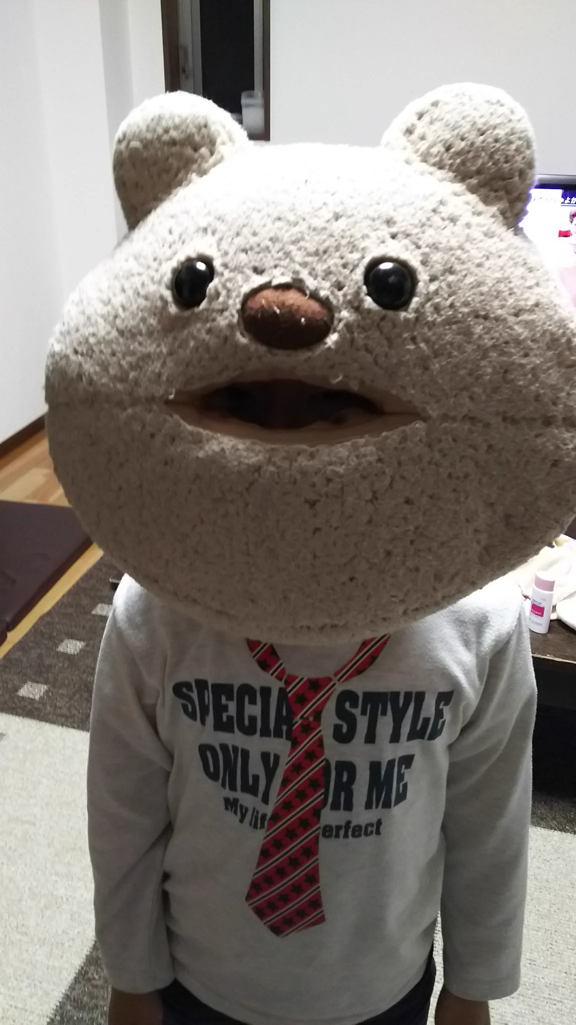 ティッシュの入れ物を被った息子ｗｗｗ子供って被り物好きだよね～