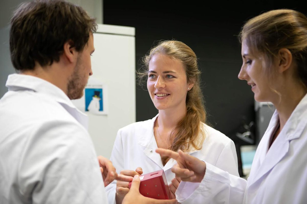 AirbusSpace's tweet photo. Did you know that only in #microgravity it is possible to grow spherical DNA macromolecules? Space Origami plans to produce the first 3D DNA-Origami nanomaterial ever. Access to the ISS is provided via @kiwi_microG. Support the #crowdfunding campaign here: https://t.co/Be5HpITgAp https://t.co/SFLi5kzW8M