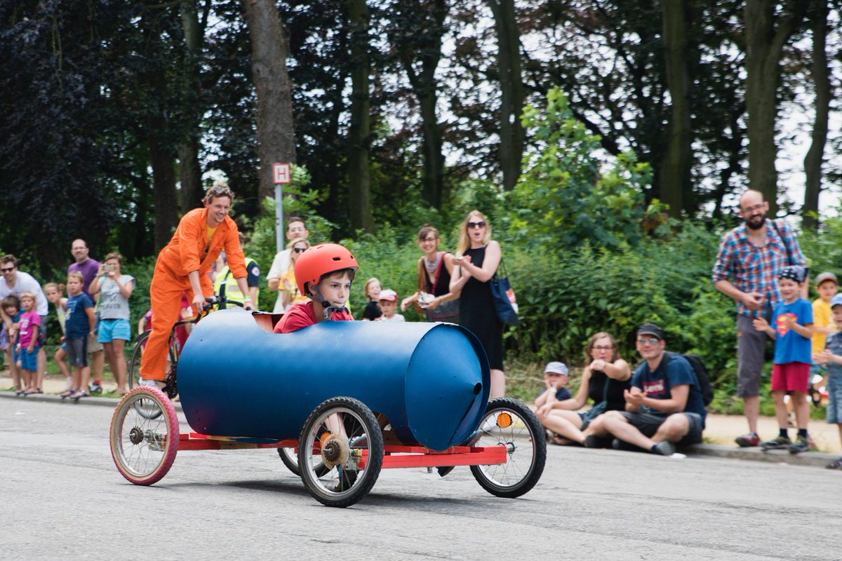 #Stage | Construire un bolide stylé, délirant et fonctionnel pendant les vacances de printemps ? Ça se passera à l'Imprimerie et c'est le stage "caisses à savon (9-14 ans)" proposé par <a href="/le_brass/">BRASS</a>, <a href="/VliegMouche/">SuperVliegSuprMouche</a> et Ten Weyngaert! 😜

En savoir plus ➡️ lebrass.be/event/stage-ca… #1190be