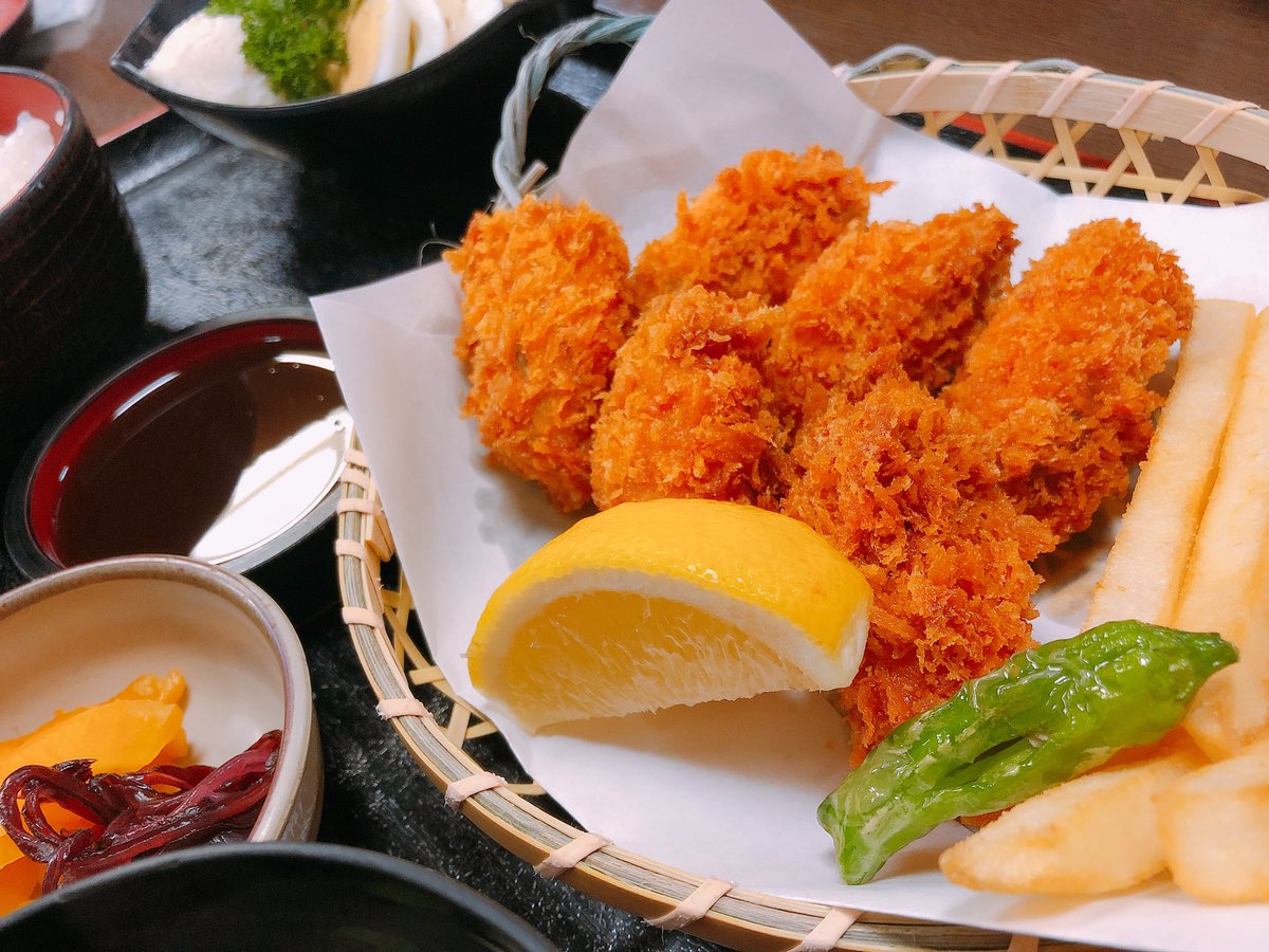 昨日から広島にきています🍁
歌のおねえさんをしている時に広島の呉には行ったことあって、いつか観光しに行きたいなって思ってたの。
たくさん牡蠣食べました〜！

(鹿ポースしてるつもり…🦌)