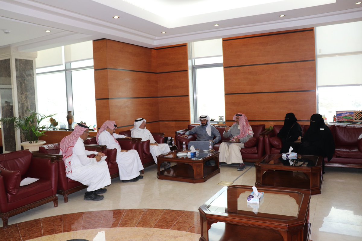 asirmunicipal's tweet photo. أمين #عسير د.وليد الحميدي يستقبل رئيس رابطة #عسير الخضراء وتم مناقشة التعاون بين الرابطة وأمانة المنطقة .
و في ذات السياق وجه الحميدي الإدارة العامة للحدائق لبحث سبل التعاون المشترك على مستوى منطقة #عسير لتحقيق الأهداف التي تسعى الأمانة لها والرابطة معاً. https://t.co/Zx0UDXjWpr