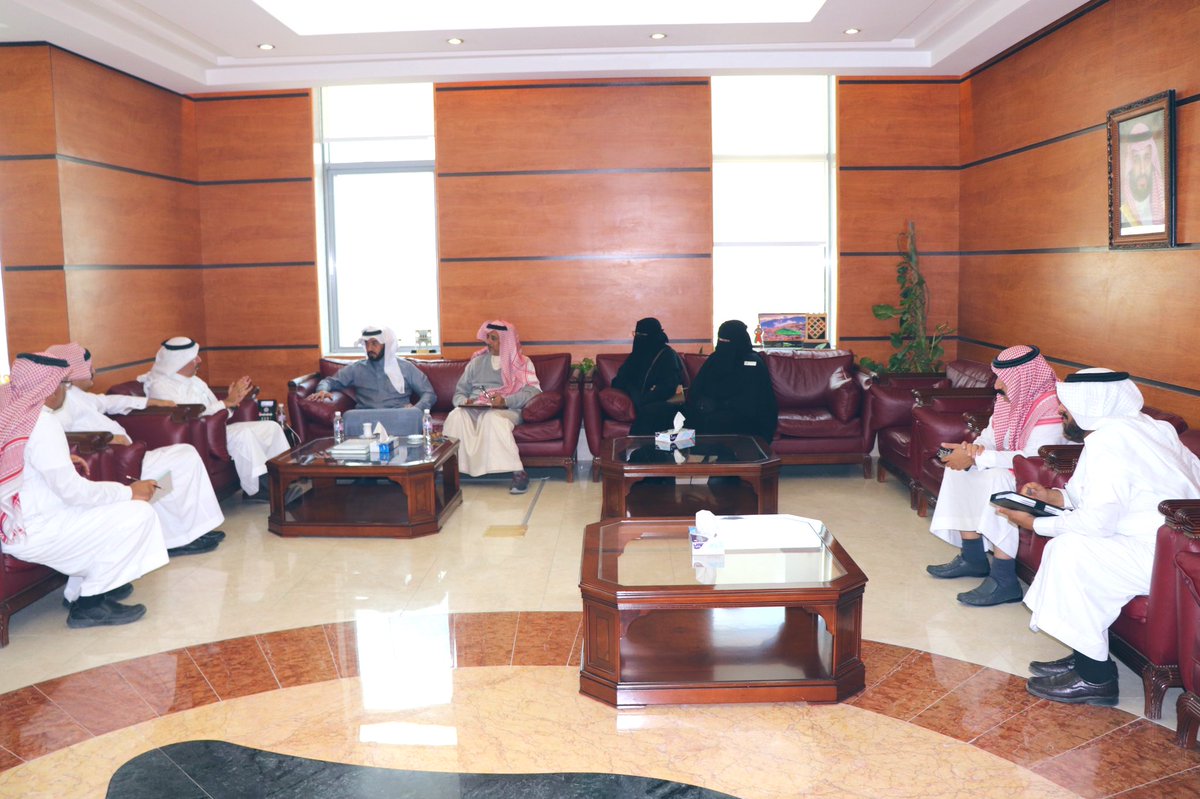 asirmunicipal's tweet photo. أمين #عسير د.وليد الحميدي يستقبل رئيس رابطة #عسير الخضراء وتم مناقشة التعاون بين الرابطة وأمانة المنطقة .
و في ذات السياق وجه الحميدي الإدارة العامة للحدائق لبحث سبل التعاون المشترك على مستوى منطقة #عسير لتحقيق الأهداف التي تسعى الأمانة لها والرابطة معاً. https://t.co/Zx0UDXjWpr