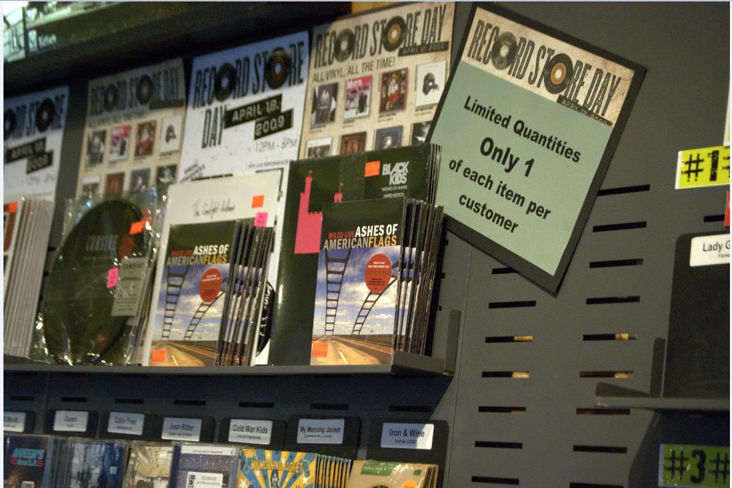 JItbtec's tweet photo. We have a rapid FLASH SALE
It would be great if you could pop a visit down a local shop in Royal Tunbridge 
Wells to discuss whether or not you want to buy or sell music records
#Tunbridge Wells #Vinyl #sale #discounts #save #vinylrecords #records https://t.co/F8vq5wR6ky