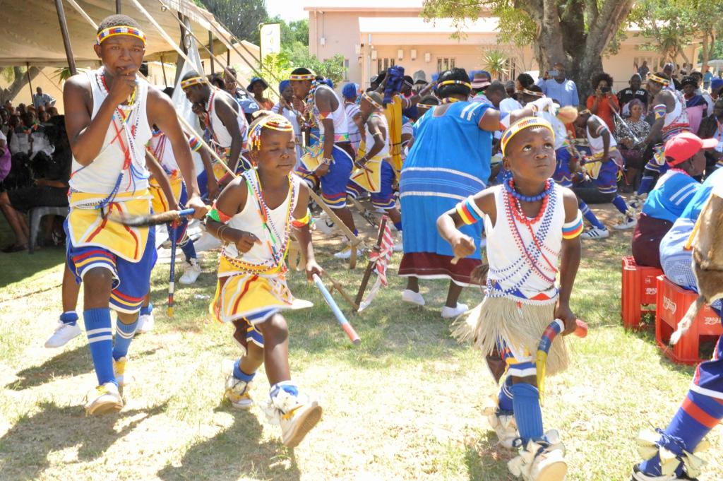 NationalCoGTA's tweet photo. Colourful scenes in #Moletji, Limpopo Province https://t.co/pFBpkpmItp