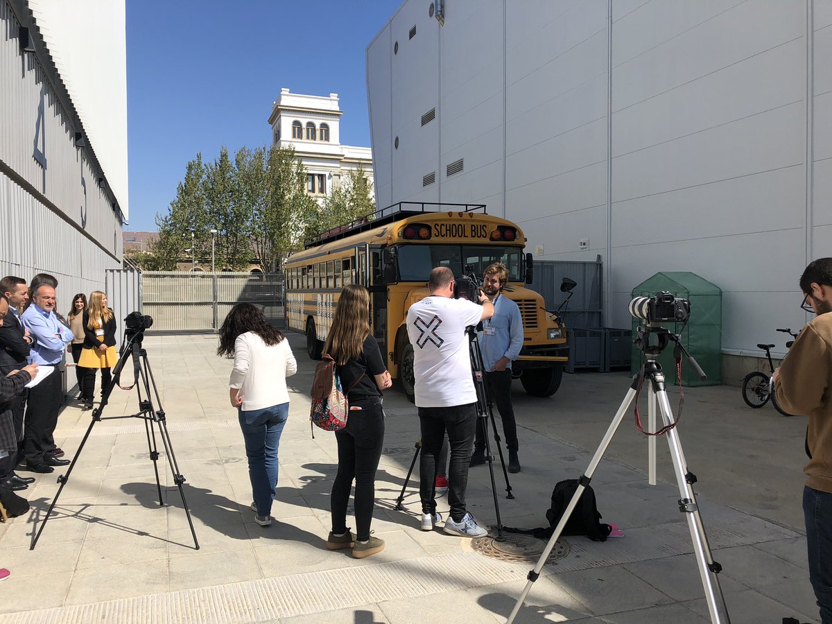 lanzaderaes's tweet photo. Hoy los medios de comunicación conocen más a fondo el proyecto del #ProgramaGaraje 👉🏼 Truck Rail https://t.co/6FnRSijauf