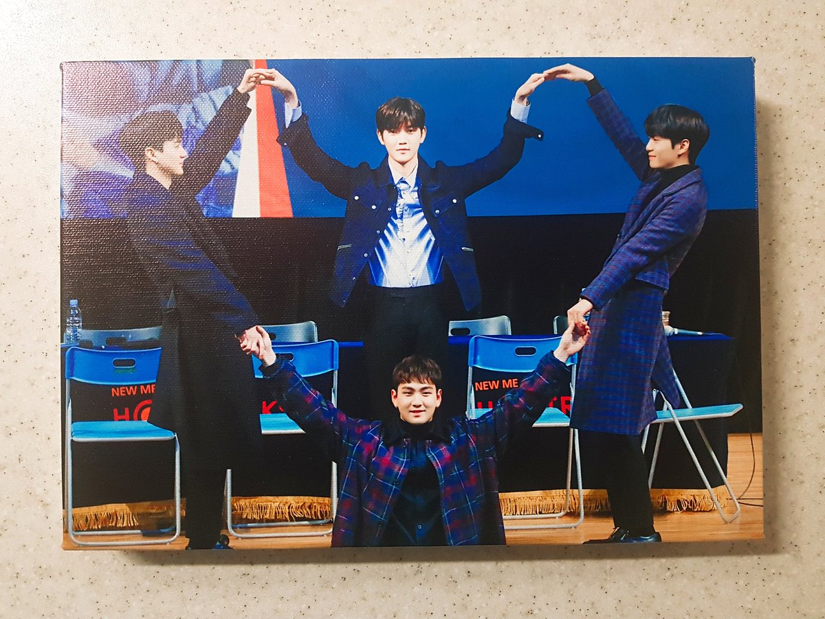 flower_way_0315's tweet photo. 저도 드뎌 액자가 왔어욧٩( ᐛ )و 
진짜 너무 예뻐가지구 보자마자 감탄을..😭💜
매일매일 보면서 힐링해야겠어요☺
감사합니다💜 @W_NUEST_exhibit https://t.co/AV6Ro6UNhD