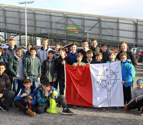 RegnumChristiDe's tweet photo. Alles einmal aus dem Blick eines 15-Jährigen sehen. Daniel, aus der Nähe von München, schreibt auf unserer Webseite über das #ECYD-Treffen in Alzgern – ein Streich, ein Geländespiel und echte Begegnungen mit Jesus: https://t.co/Z772v4JKJ4 https://t.co/uCeTq7EH9r