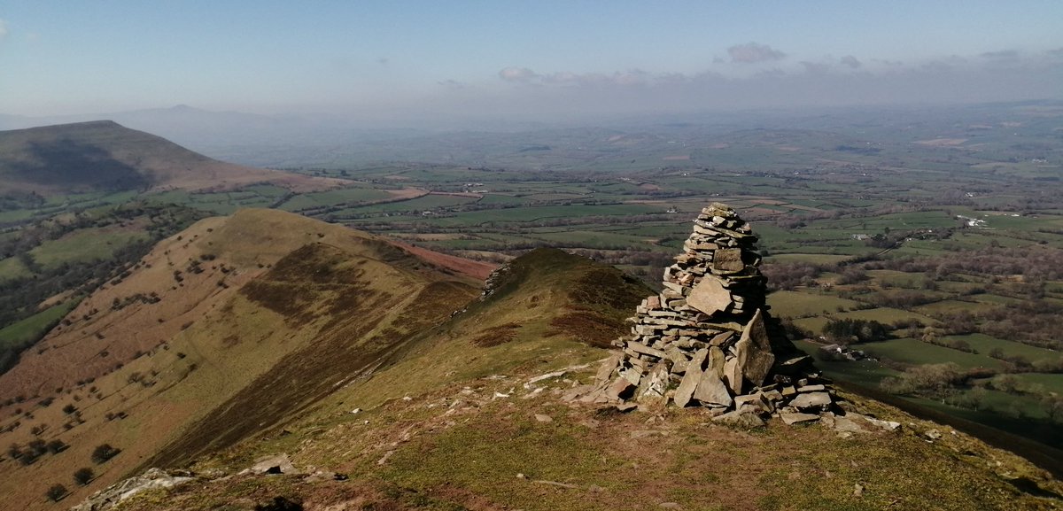 smoggiewalks's tweet photo. Dragons Back Ridge #Wales #WHWtraining #breconbeacons #blackmountains #getoutside #lesserwalkedpaths @DerekTheWeather @OrdnanceSurvey @BeaconsPhotos @MidWalesMyWay @Talgarth_Info https://t.co/YNar2MpHyg