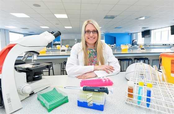dmuleicester's tweet photo. The unconventional teaching methods used by DMU lecturer have seen her win a second national award in less than a year 🏆 @bioLOLogy_DMU was praised for her innovative approach to teaching, which includes sweets, songs and scratch cards 👉https://t.co/kFtTLdkD4y👈 #ProudToBeMore https://t.co/EfeXWeDf9T