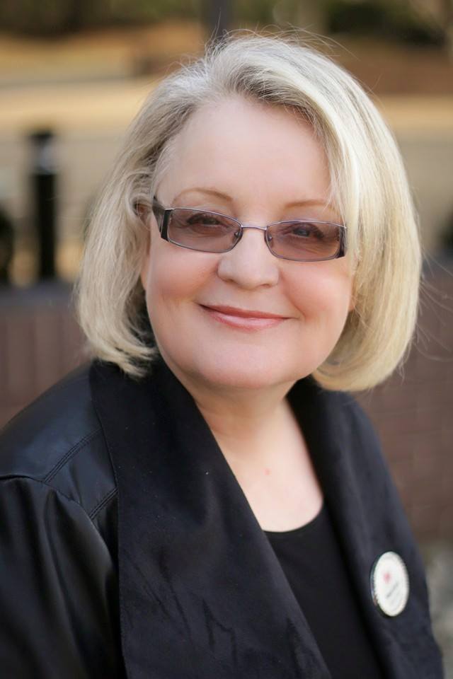 lesmcgehee's tweet photo. 5 minutes about rapport techniques with Rialto Coach, ONE Thing Certified Trainer, kvCore and recruitment systems specialist, Susan Cook! https://t.co/eIAmLFLYyM https://t.co/BOGOjS8t0j