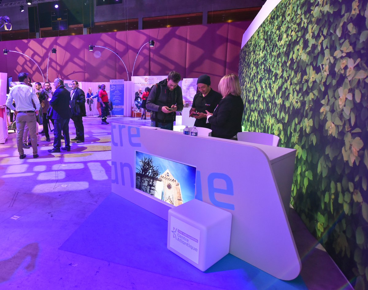 NiortAgglo's tweet photo. #Niort : Jusqu'à ce soir, venez rencontrer les professionnels du numérique et échanger sur la #SmartCity au salon @NiortNumeric #conférences, #ateliers, #keynotes, #jobdating, #Startupflash https://t.co/HUYbNBvnx8 https://t.co/bK8PBSfJIK