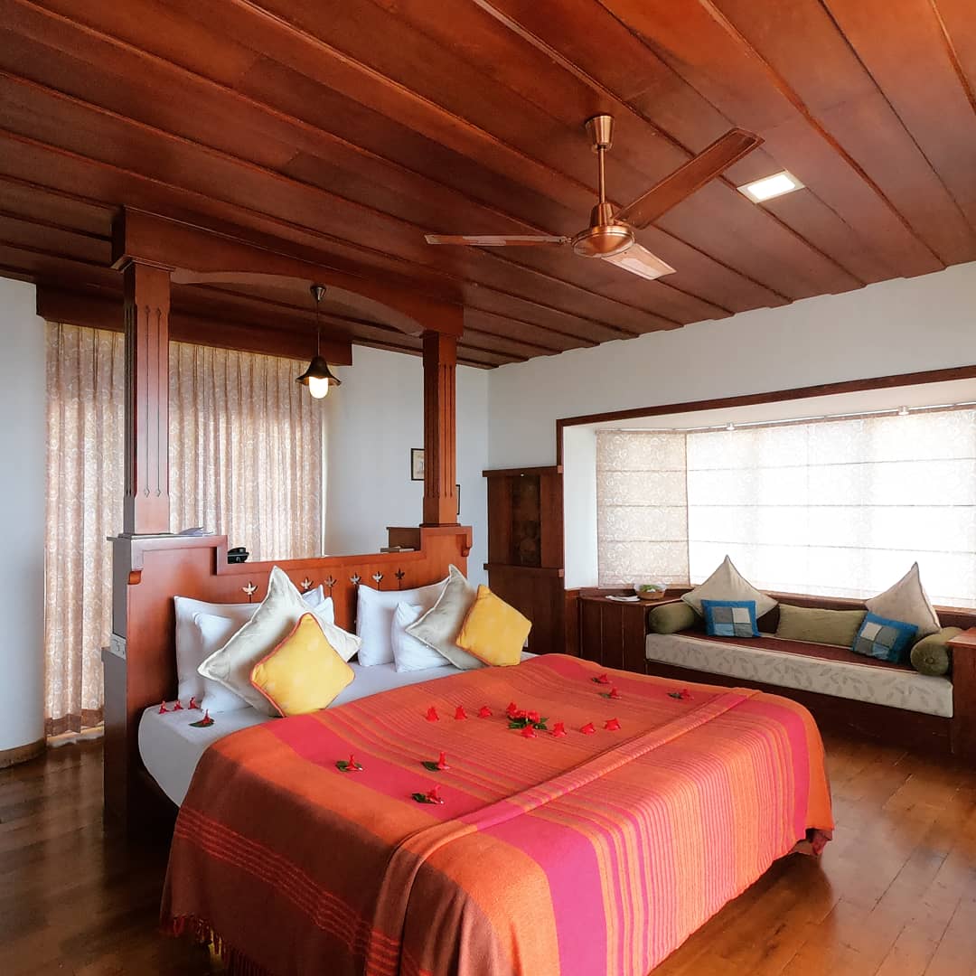 SpiceTreeMunnar's tweet photo. The classic room at Spicetree.
#spicetreelife #spicetree #luxuryresort #classicroom #munnar #kerala #godsowncountry #westernghats https://t.co/eO7lp2xIgb
