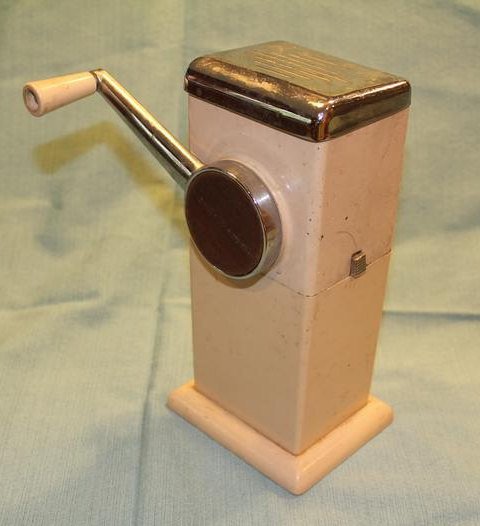 atticesoterica's tweet photo. Vintage Wall Mountable Ice Chopper Cocktail Bar Tending Barware Kitchen Utensil https://t.co/oE95JDaARQ #AtticEsoterica #Etsy #Vintage #IceChipper https://t.co/ggAoTL2VdA