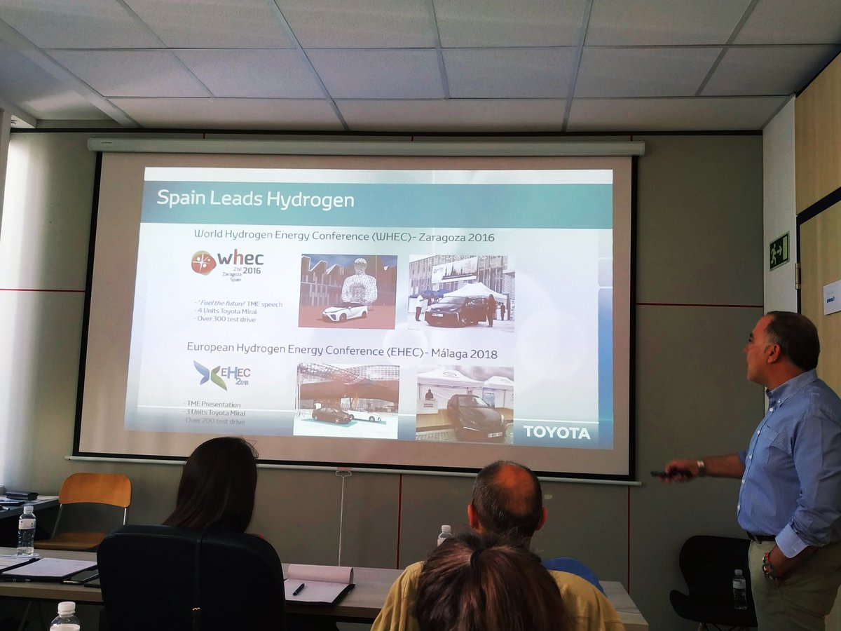 AeH2_ENG's tweet photo. .@enriquetoyota de @Toyota_Esp (socio de la @AeH2_ENG) participa hoy en el curso de #hidrógeno de @AriemaEnergia, presentando el #Toyota #Mirai. Expone los últimos congresos organizados por la Asociación en España #WHEC2016 y #EHEC2018: 'Spain leads #hydrogen '
#HydrogenNow https://t.co/NG5HpyUlEC