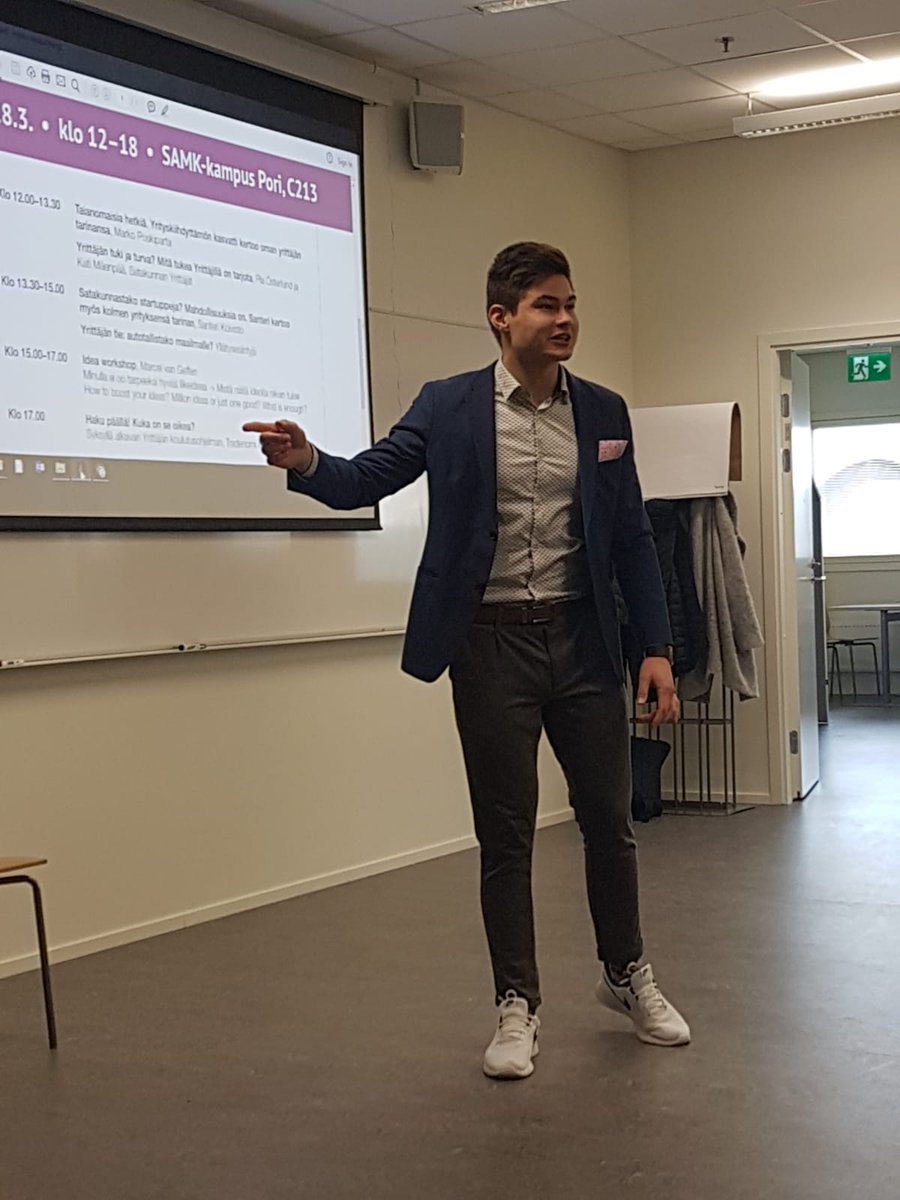 P2Piitu's tweet photo. "Yrittäjyydessä on parasta kun saa tehdä niitä asioita, joita haluaa, mitä haluaa ja miten haluaa." Marko Poskiparta ekana lauteilla SAMKin yrittäjyyspäivässä #samkyrittäjyys #mysamk https://t.co/FxOUbapPRM