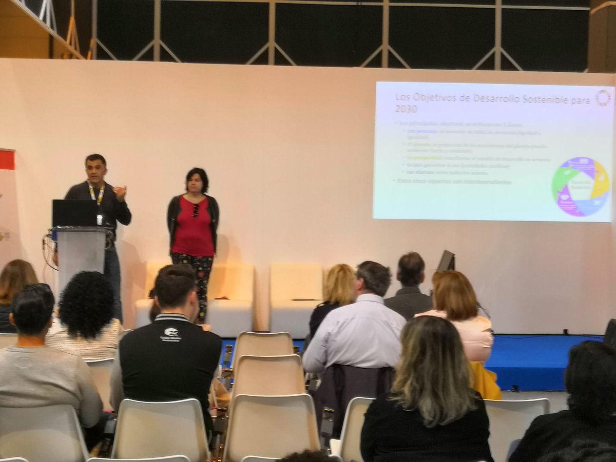 Edudesarrollo's tweet photo. Estamos en #Aula2019 presentando el programa Docentes para el Desarrollo y la #Agenda2030 y #ODS @educaCNIIE @AECID_es https://t.co/B0bNRv6Bez