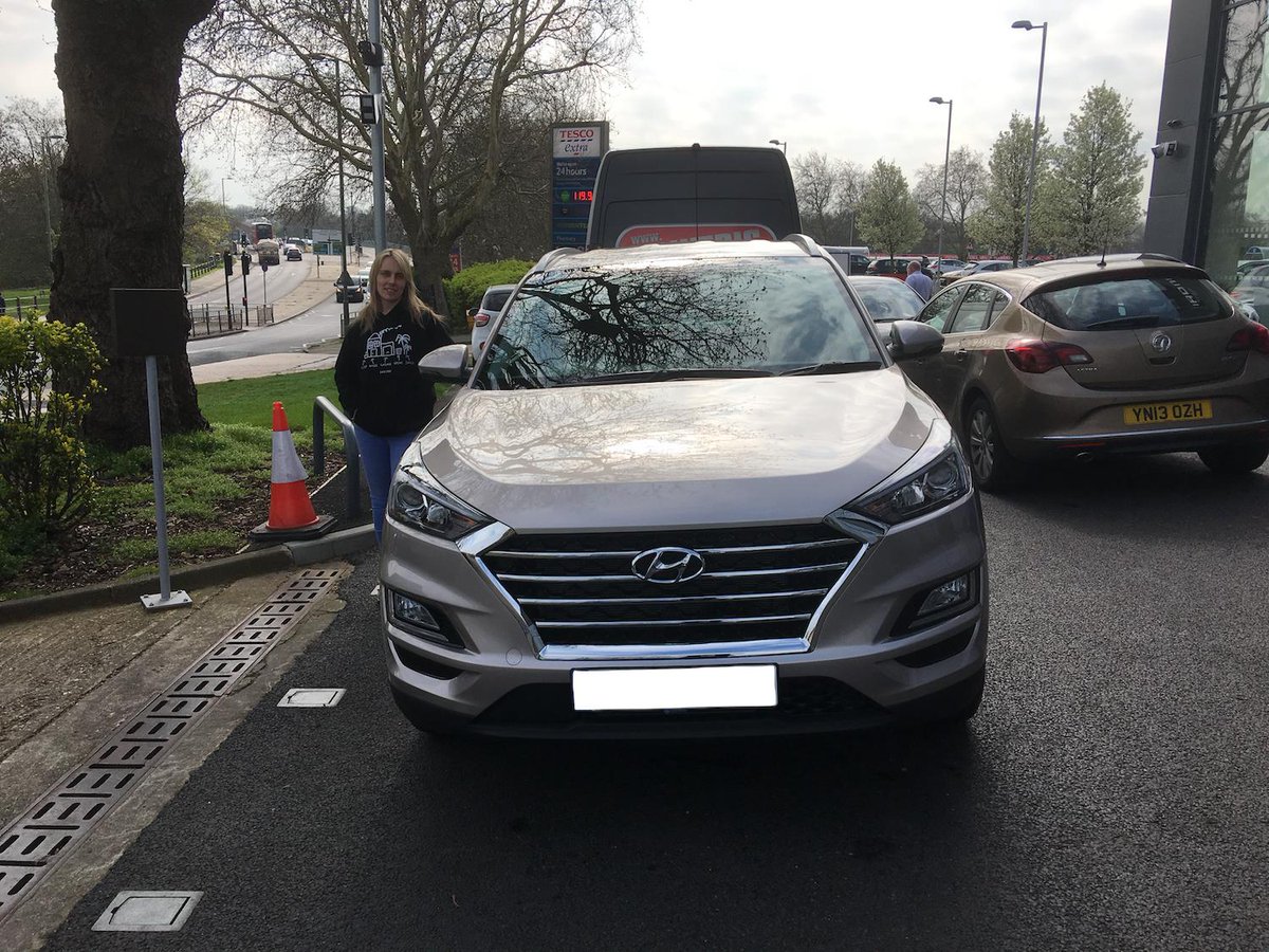 endeavour_auto's tweet photo. Another happy customer!
Here's returning #Motability customer Mrs Oakley collecting her new #Hyundai #Tucson with her mum after completing all the paperwork with Manjit.
#HappyMotoring #SafeDriving #Endeavolution https://t.co/HPPEKRdRAI