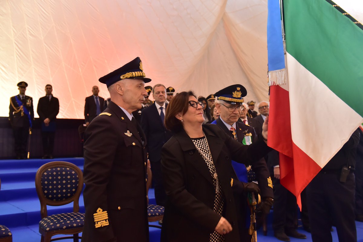 SM_Difesa's tweet photo. #GenVecciarelli “il 96° anniversario della costituzione dell’#AeronauticaMilitare è una ricorrenza significativa per la #Difesa. La componente aerea, insieme alla terrestre e navale, si è evoluta adattandosi alla mutevolezza degli scenari storici, geopolitici e strategici.
#96AM https://t.co/DSLsXbwPka