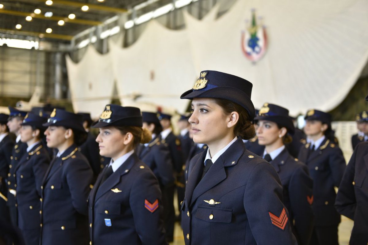 SM_Difesa's tweet photo. #GenVecciarelli “il 96° anniversario della costituzione dell’#AeronauticaMilitare è una ricorrenza significativa per la #Difesa. La componente aerea, insieme alla terrestre e navale, si è evoluta adattandosi alla mutevolezza degli scenari storici, geopolitici e strategici.
#96AM https://t.co/DSLsXbwPka