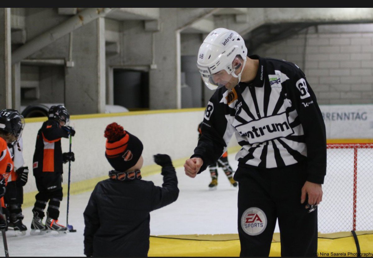 Ninaaa92's tweet photo. https://t.co/olFTW5QD9t #Liiga #raitapaidat #kouvola #lumonareena #tuomarit #liigatuomarit #kookoo #ässät https://t.co/3suqj8AB22
