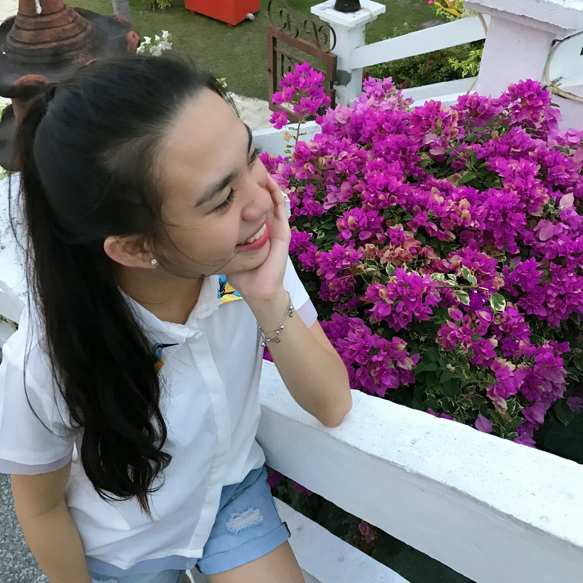 mariazln_'s tweet photo. no one holds my eyes like ü #charonly #NewProfilePic https://t.co/AMSM4mqodD