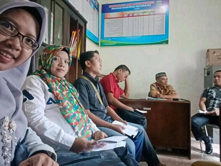 ElmisarSt's tweet photo. Koordinasi dengan pihak kecamatan, PDP dan PLD bahas progres kegiatan di desa dan rencana kerja untuk mempercepat pencairan dana desa
#Bhaktipendampingdesa 
@TPPI_JAMBI 
@tppisungaipenuh https://t.co/iEjtkPrjAi