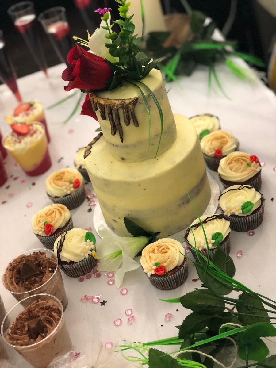 thatsweetbite1's tweet photo. Made another version of our Deluxe Chocolate Delight, with cupcakes to match! For such a lovely customer!#personalised #cakeart #baked #ThrowbackThursdays #cake #delicious #dessertables https://t.co/xSwFTB29GF
