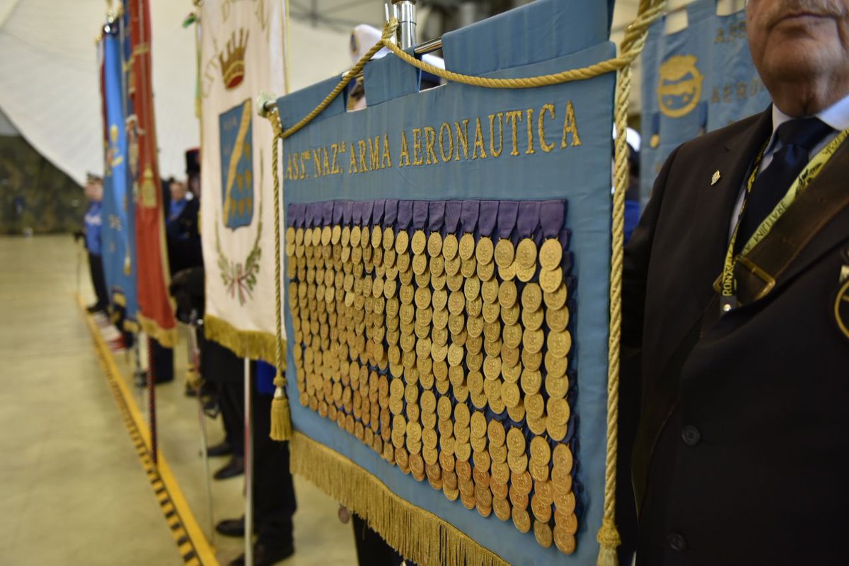 SM_Difesa's tweet photo. #GenVecciarelli “Plaudo a voi, militari e civili, appartenenti alla più giovane delle #forzearmate , alla vostra quotidiana naturale eccezionalità, che è parte di un lavoro di squadra. Ciò rende reale e concreta la sicurezza e la difesa di ogni italiano”
#96AM https://t.co/0Ez0RCODey