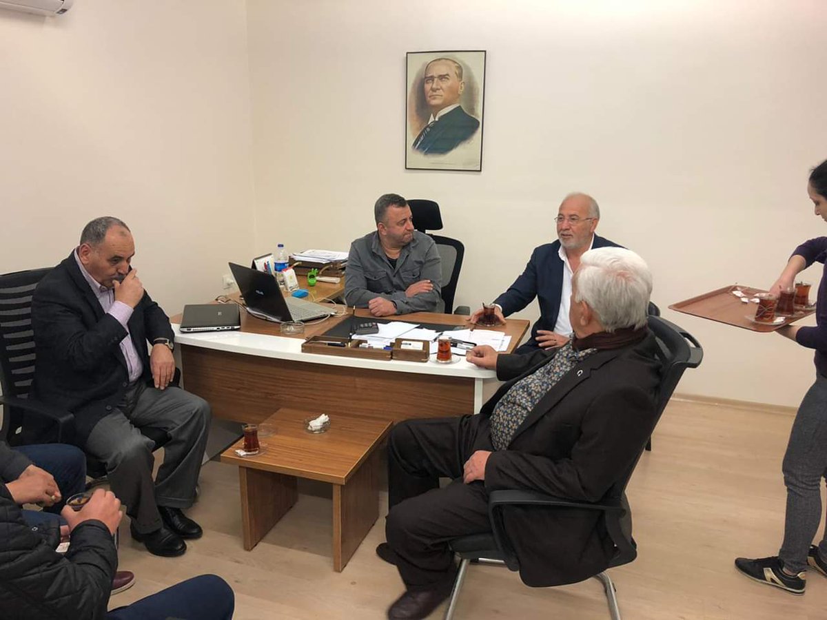 _meteaslan's tweet photo. Çam Gıda ziyaretimiz ile devam ediyoruz. Desteklerini esirgemeyen Semir Çalışkan ve Bülent Çimer kardeşlerimize teşekkür eder, sevgi ve saygılarımı sunarım. 
KALDIĞIMIZ YERDEN DEVAM 
#DemokratParti #MeteAslan #İskenderunİttifakı #İskenderun https://t.co/5QokFn3XPu