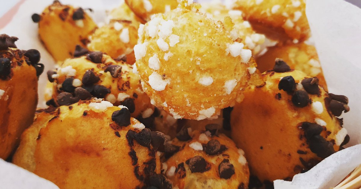 Vanessa_Lalo's tweet photo. Les #chouquettes de #Bourges sont toujours aussi délicieuses 😋
Merci @promdunet18
#PdN #PdN18 https://t.co/HTWI7hQz5C