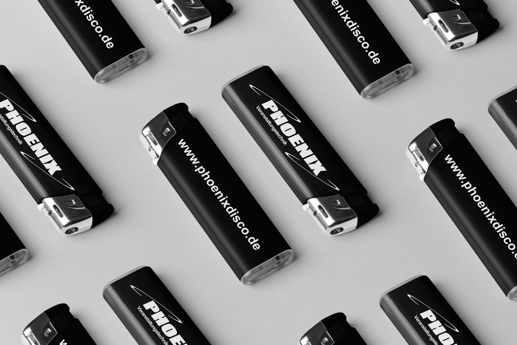 danieldittmar's tweet photo. Auch #Feuerzeuge gestalte ich nach Kundenwunsch.
Bereits letzte Woche bestellte Phoenix Veranstaltungstechnik diese Elektrofeuerzeuge.

#design #feuer #lighter #merchandising #logo https://t.co/GRLF51ETZG