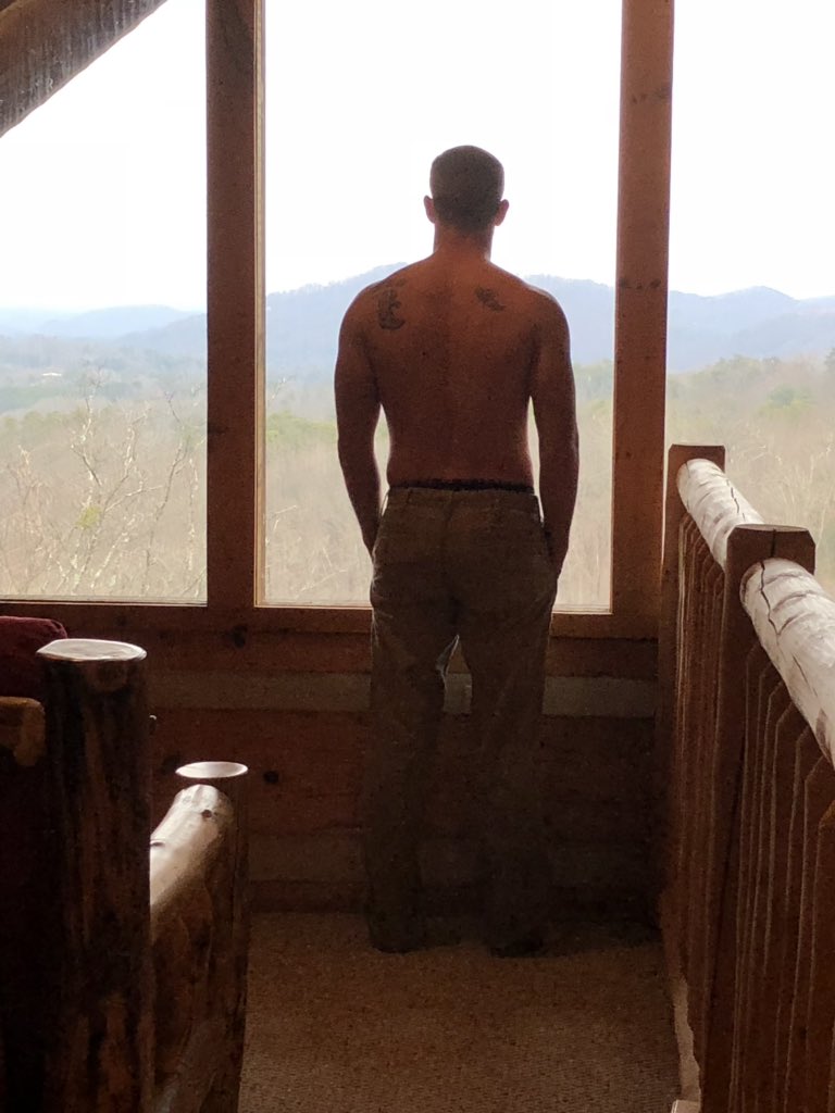 Shae_Burke's tweet photo. Pictures I take of Kyle vs. one he takes of me.. https://t.co/yYdG8PkqRS