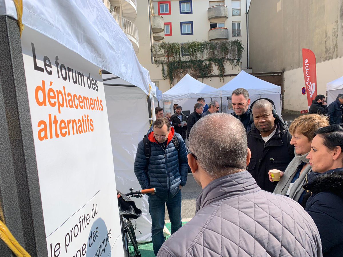 OrangeIDF's tweet photo. Les équipes d'intervention @OrangeIDF souhaitent se passer de véhicules polluants d'ici 10 à 15 ans pour leurs déplacements dans Paris.
Pour s'inscrire dans cette dynamique de performance durable, Orange organise un forum des déplacements alternatifs 🚴‍♂️

#RSE #environnement #vélo https://t.co/NolAygliYc