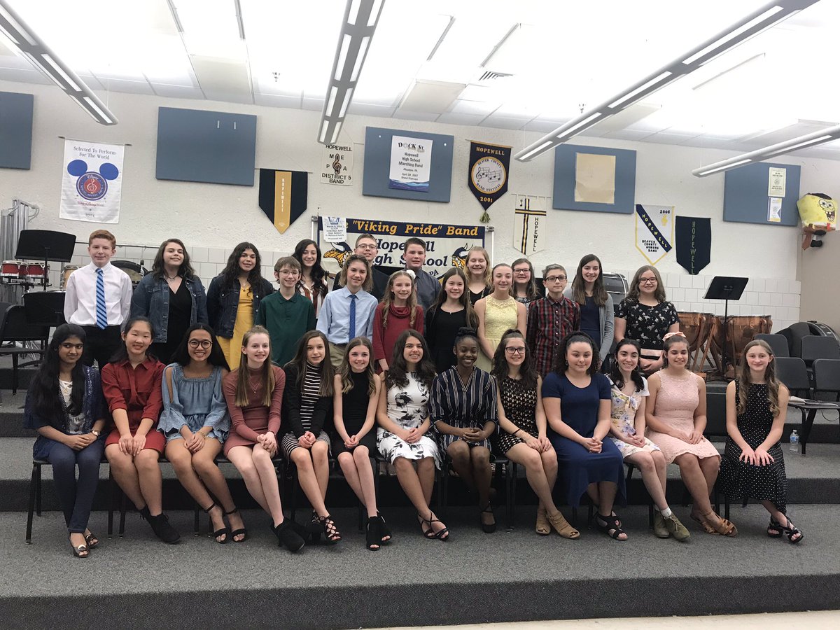 nankr1120's tweet photo. I am so proud of each of these beautiful students who were pinned into National Junior Honor Society last evening. Blessed and humbled to pin my former student Zach Landry who continues to set goals and crush them! #P3 #VikingPride #Nan3EDU #HopewellStrong #TeachersOfImpact https://t.co/WLZt2DXgtK