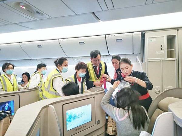 To send an ill passenger to hospital, a jetliner from Shanghai to London released 39 tons of fuel in the air to land at Beijing Capital International Airport on Wednesday. ow.ly/jCMK30odWJy