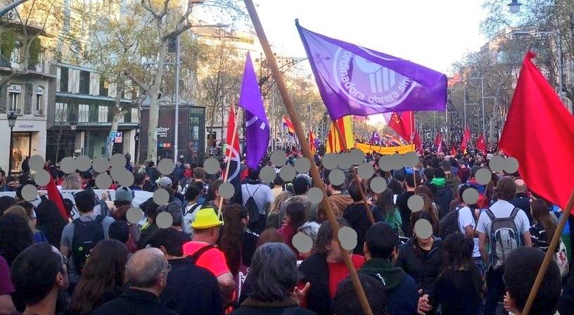 COSnacional's tweet photo. 🔴 El #23mstopvox vam sortir al carrer, i aquest proper dissabte cal tornar a mobilitzar-nos.
✊🏼 La classe treballadora nativa i nouvinguda som la mateixa classe. Contra el feixisme, el racisme i el masclisme ni un pas enrere.
#NoPassaran https://t.co/H9tIMmyMPW