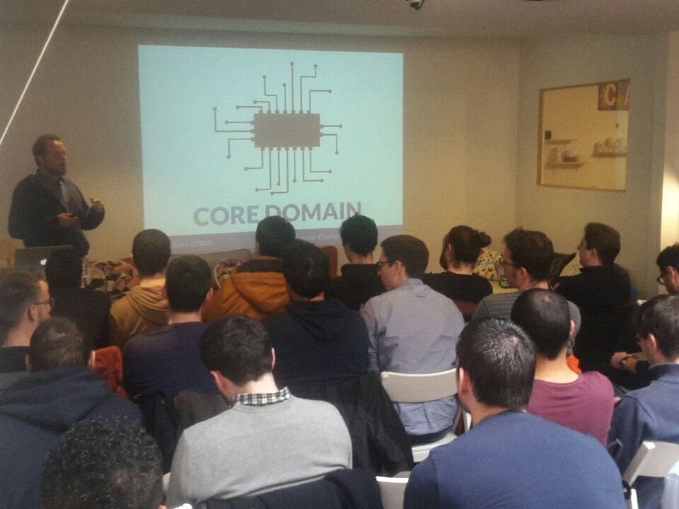 sevepellegrini's tweet photo. Nouvelle édition des #midiserudits de @PALO_IT_Nantes avec @__MaxS__ qui nous parle de #domainDrivenDesign #ddd ! En direct du @DojoNantes https://t.co/1V3oCNnSPT