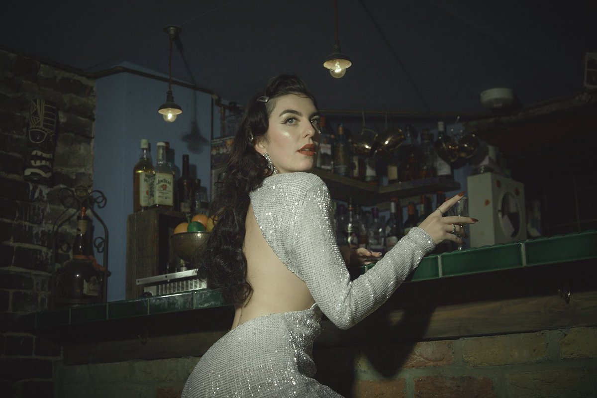 MadeleineWitney's tweet photo. Photographer - Anna Sophia John
Set Design - Sacha Buckley 
Venue - @KnowhereSpecial https://t.co/9iFMLTP1vf