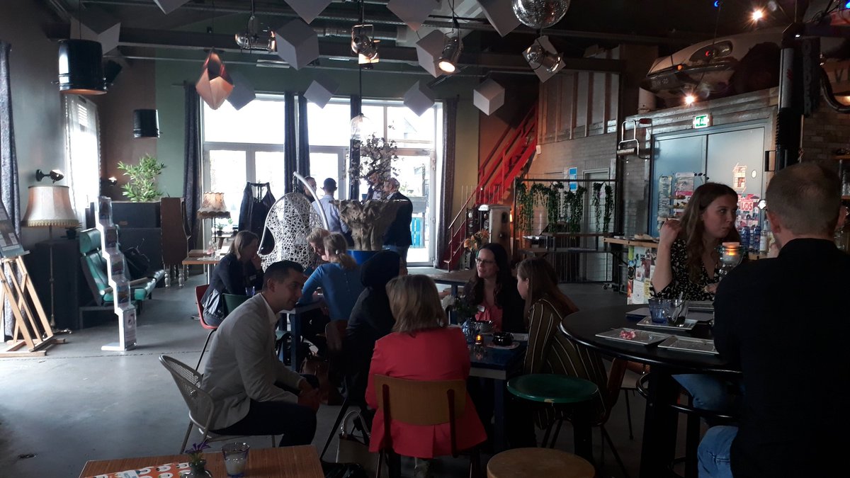 peter_broer's tweet photo. Mooie industriële en informele setting voor de Lunch&amp;Learn Metafoor! #kostprijsdekkende huur #deventer #DOKH2O https://t.co/OAcjQ2lBaO