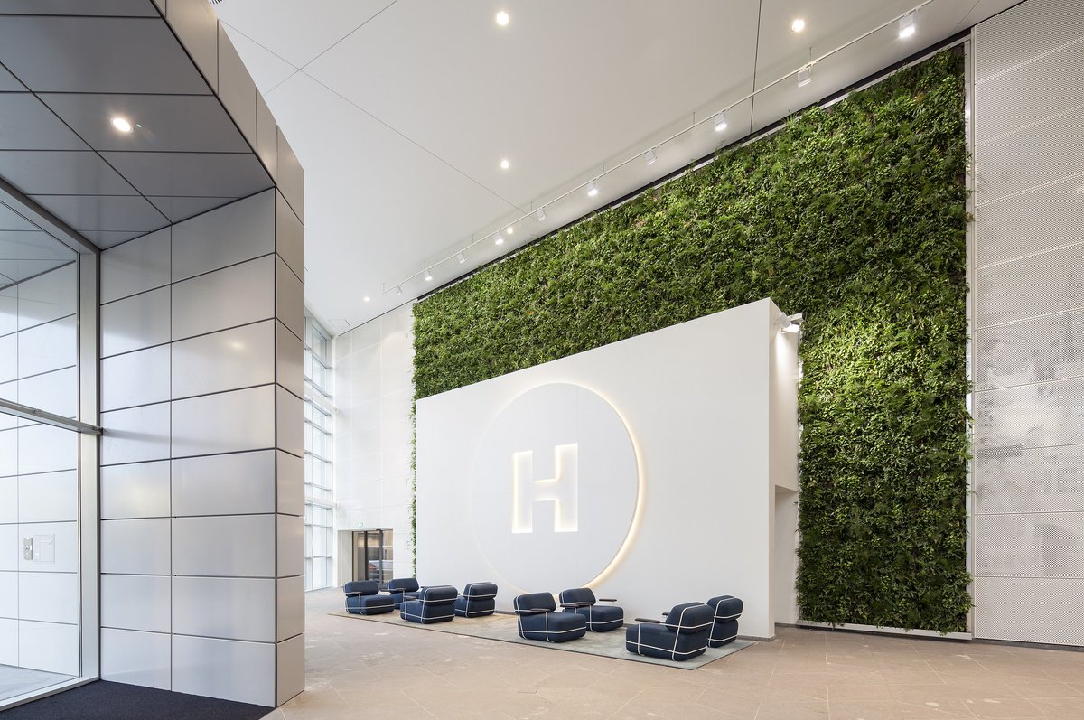 Using nature in architecture.
#livingarchitecture #greenoffice #officedesign #verticalgarden #greenwall #livingwall #healthyoffice #nature #indoorplants