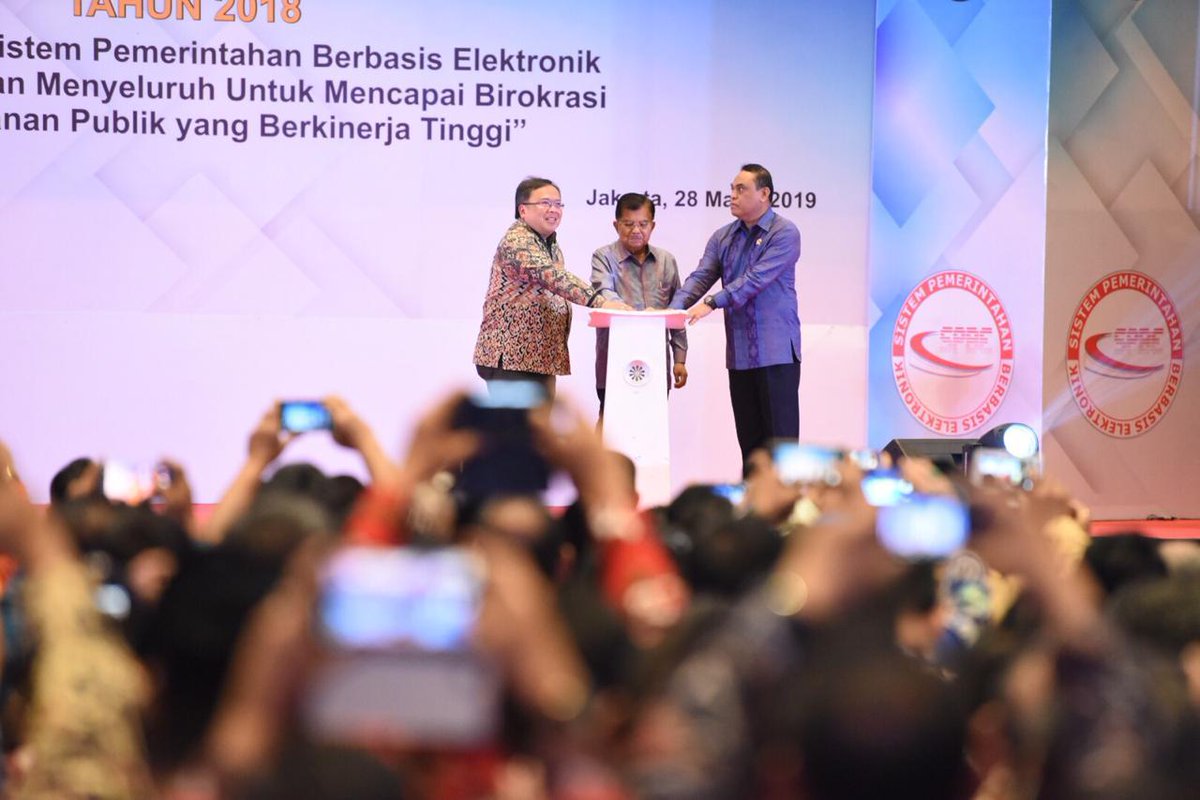4. Apresiasi ini menunjukkan bahwa arah pengembangan eGovt. BAPETEN sudah pada jalur yang benar. Sudah menjadi suatu tuntutan bahwa BAPETEN harus mengembangkan terus implementasi informasi,

#bapeten
#penghargaan
#sistempemerintahanberbasiselektronik
#spbe
#katagorilpnk
#2018